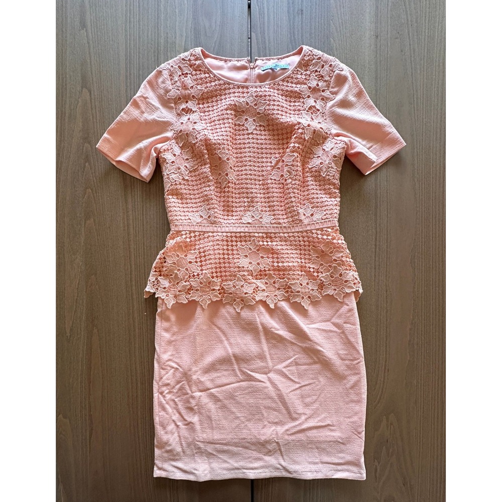 Antonio Melani Peach Pink Floral Lace Peplum Sheath Dress Size 8 Short Sleeve